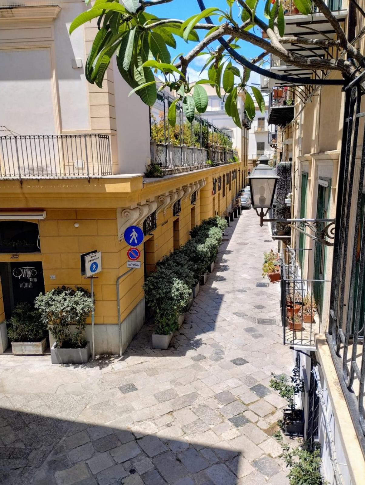 Domus Vetriera Apartment Palermo Luaran gambar