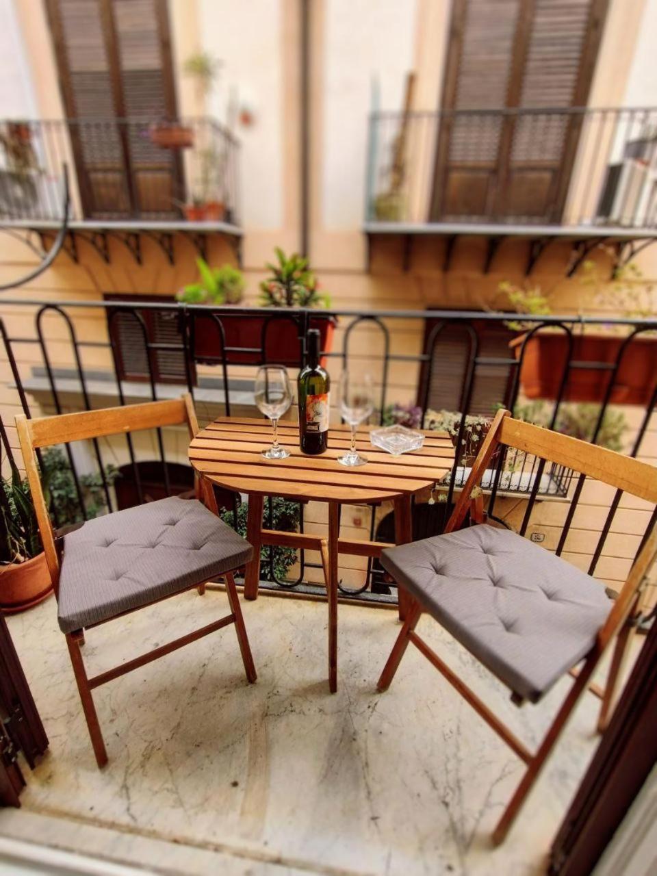 Domus Vetriera Apartment Palermo Luaran gambar
